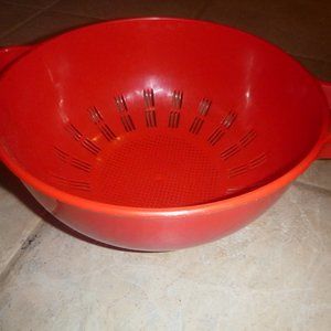 Vintage Kitchen - Vintage 80's Large Plastic Red Collender Vintage Kitchen - Vintage 80's Large Plastic Red Collender